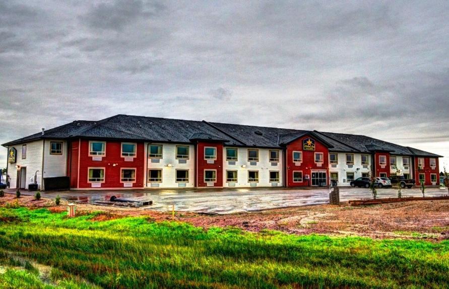 Western Star Inn & Suites Stoughton 외부 사진